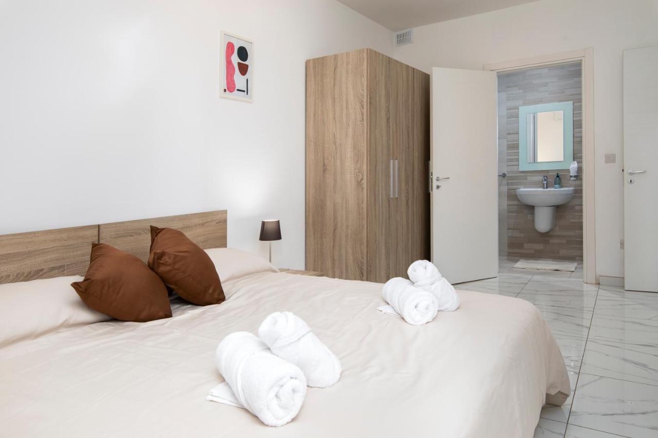 Sea View Apartment 2 Bedrooms 2 Bathrooms, 2 Minutes Away From The Sea St. Julian's Exteriör bild